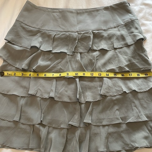 Talbots 6P Dove Gray 100% Silk Crepe Tiered Ruffle Skirt Quiet Luxury Preppy - Picture 8 of 8